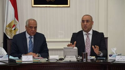 وزير الإسكان ومحافظ الجيزة يتابعان إعادة استخدام أرض مطار إمبابة