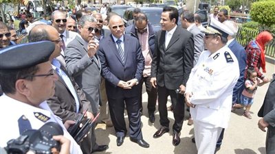 محافظ القاهرة يتفقد أعمال إصلاح ماسورة مياه انفجرت بحي الويلي