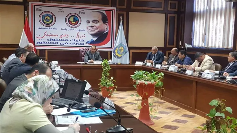رئيس جامعة دمنهور يتابع تفعيل تصحيح الإختبارات الإلكترونية بالجامعة