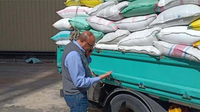 ضبط صاحب مخبز استولى على 2 طن دقيق بلدى مدعم بالبحيرة