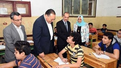 محافظ الشرقية يتفقد مطبعة مديرية التربية والتعليم