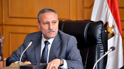 محافظ الإسماعيلية يشيد بجهود الأجهزة التنفيذية والأمنية في المحافظة
