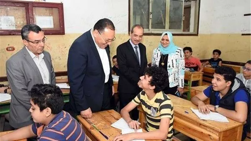 محافظ الشرقية يتفقد مطبعة مديرية التربية والتعليم
