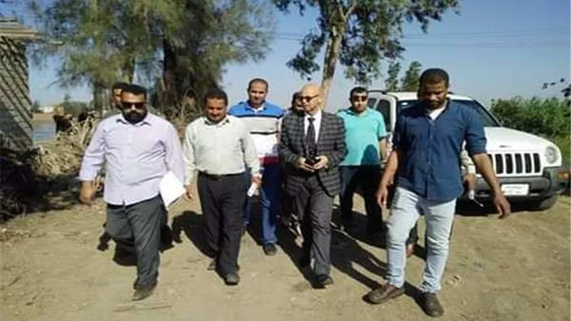 وكيل صحة الشرقية يطارد مصانع بير السلم حفاظا على صحة المواطنين