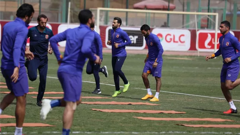 أليخاندرو يجهز برنامجًا لأساسيي الأهلي في التتش