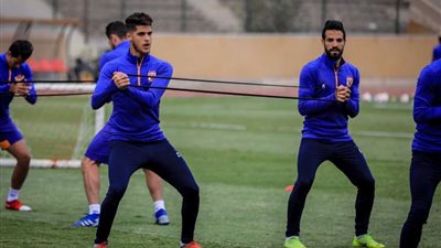 فحص طبي للاعب الأهلي قبل مران الغد