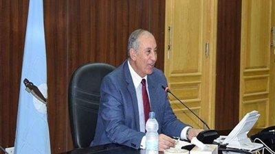 محافظ البحر الأحمر يشدد على سرعة الانتهاء من المساكن البديلة للعشوائيات