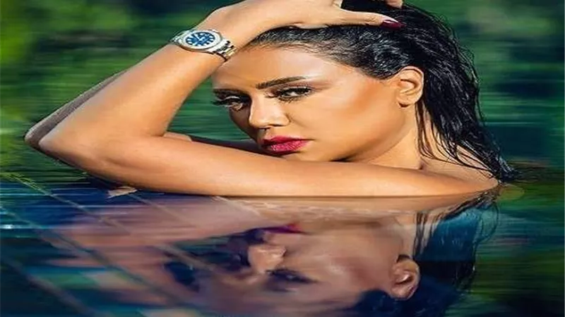 بعد سؤالها عن طليقها.. رانيا يوسف تهدد بالانسحاب من