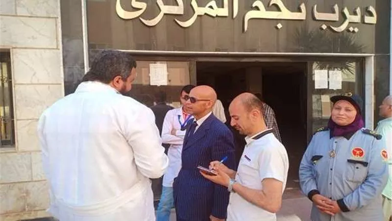 وكيل وزارة الصحة بالشرقية يتفقد مستشفى ديرب نجم