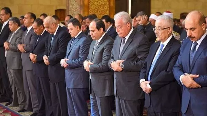 الرئيس السيسي يؤدي صلاة الجمعة بمسجد المشير طنطاوي بالتجمع الخامس