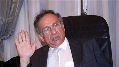 محام يتهم ممدوح حمزة بنشر أخبار كاذبة عن مؤسسات الدولة