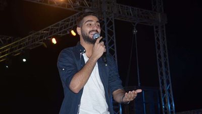 بالصور.. 15 أغنية في أولى حفلات الشرنوبي الرمضانية بالتجمع
