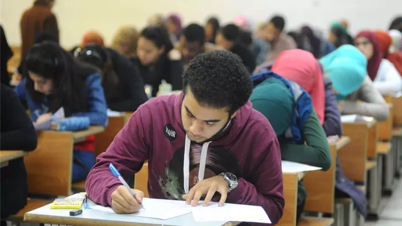 الثانوية العامة على الأبواب.. وزارة أضاعت رمضان والعيد في منازل المصريين