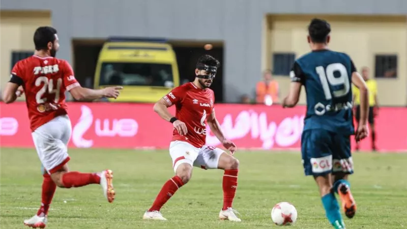 أيمن أشرف يواصل ارتداء القناع الطبي أمام الإسماعيلي