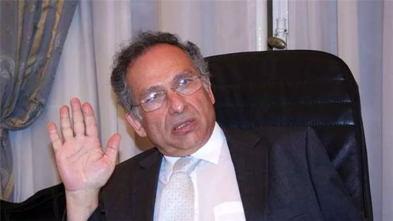 محام يتهم ممدوح حمزة بنشر أخبار كاذبة عن مؤسسات الدولة
