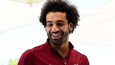 ابتسامة محمد صلاح.. رسالة جديدة لنجم ليفربول من معسكر إسبانيا