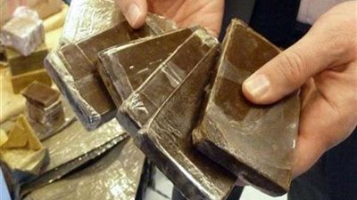 ضبط عاطل بحوزته 22 قطعة حشيش ومبلغ مالي بـ مطاي بالمنيا