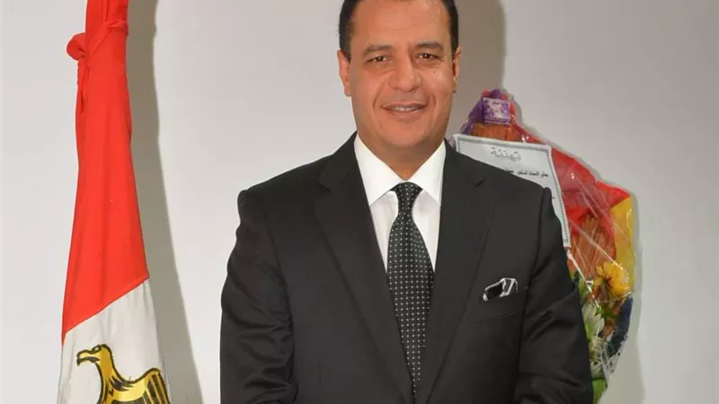 نائب رئيس جامعة أسيوط يكرم أعضاء اللجنة العليا للأنشطة والطلاب المتميزين