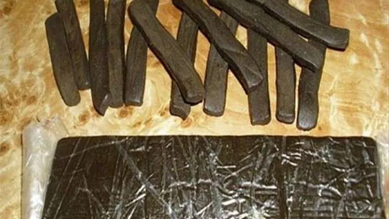 القبض على عاطل بحوزته 13 قطعة حشيش وسلاح ناري بالمنيا