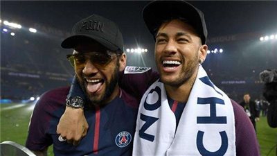 ألفيس: لن أقبل بالانضمام إلى ريال مدريد.. وعودة نيمار لبرشلونة صعبة