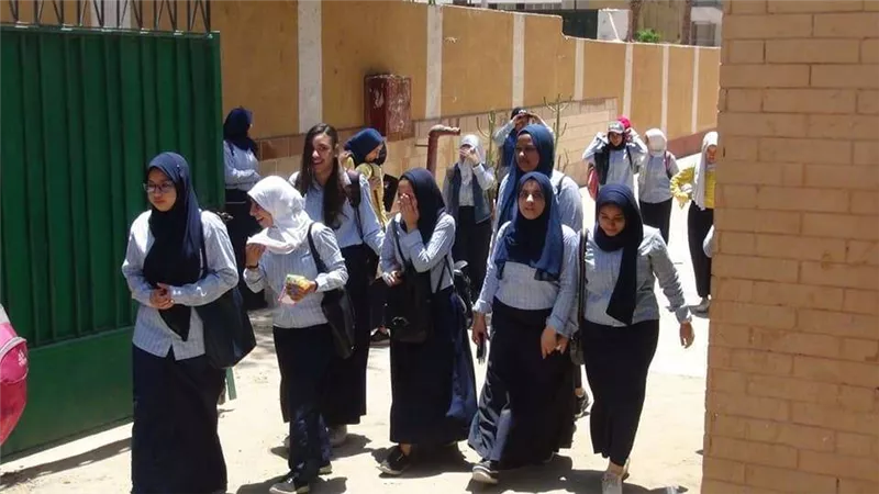 نجاح طلاب أولى ثانوي في أداء امتحان الرياضيات على التابلت