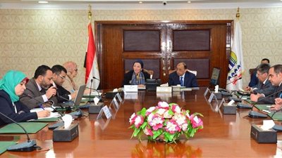 وزير التنمية المحلية يبحث آخر مستجدات إدارة منظومة تدوير المخلفات