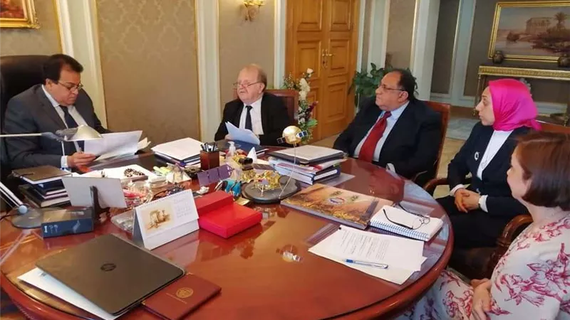 وزير التعليم العالي يبحث مع الوكالة الفرانكوفونية سبل التعاون المشترك