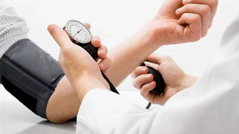 5 خطوات لحماية نفسك من مخاطر الضغط المرتفع في رمضان