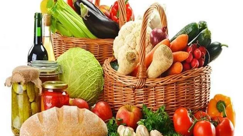 أبرزها الأسماك والألبان.. حارب التغيرات الجوية بهذه الأطعمة
