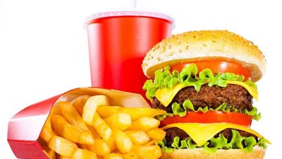 مخاطر هامة من تناول الوجبات الجاهزة والآيس كريم.. تعرف عليها