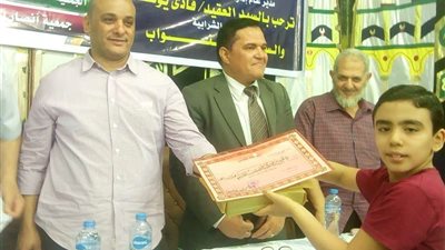 بالصور.. النائب عمر وطني ينظم حفلا لتكريم حفظة القرآن الكريم بدائرة الشرابي