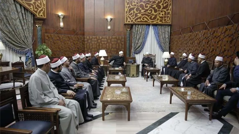 شيخ الأزهر يُثني على جهود وزارة الأوقاف