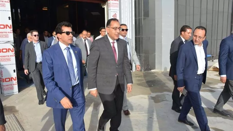 بالصور.. رئيس الوزراء يتابع تطوير استاد القاهرة استعدادًا لأمم إفريقيا