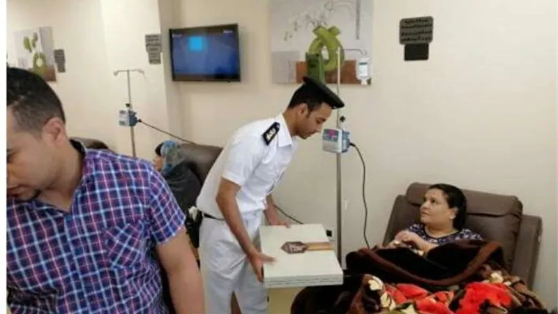 بالصور.. الداخلية تقوم بزيارة للمستشفيات لتهنئة المرضى بعيد الفطر