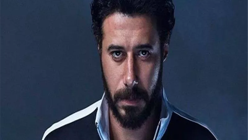 بالصور.. أحمد السعدني يشارك جمهوره بصورة تجمعه بأبطال مسلسل 