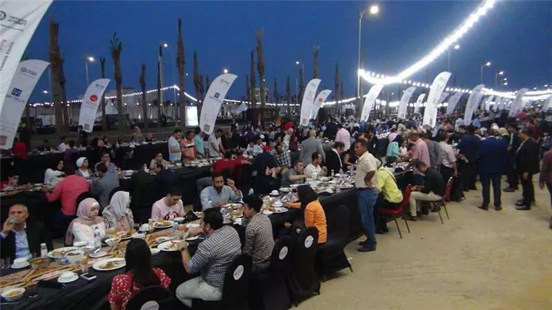 زكي عابدين: ٨ آلاف مصري شاركوا في أطول مائدة إفطار بالعاصمة الإدارية