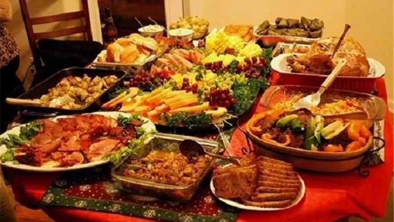 حتى لا تصاب بجلطة.. تجنب هذه الأطعمة أول أيام العيد