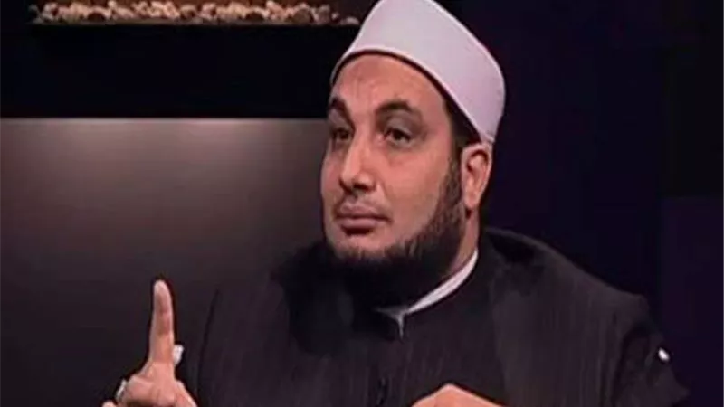 أحمد ترك: صلاة النساء بجانب الرجال لا تجوز إلا في الحرم المكي فقط