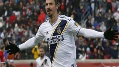 بالفيديو.. إبراهيموفيتش يسجل هدف عالمي في الدوري الأمريكي