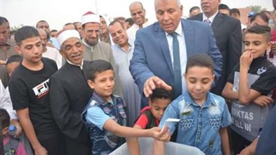 الزملوط يؤدى صلاة العيد بباريس و٣ رحلة عمرة هدية
