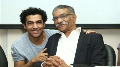محمد عادل يداعب سيد رجب بهذه الطريقة
