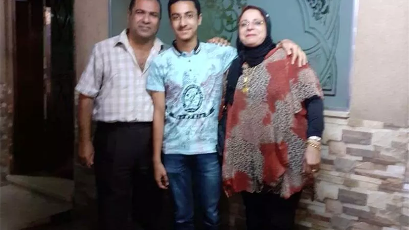 طالب بور سعيد المغمور.. يتوج الأول على عرش المحافظة