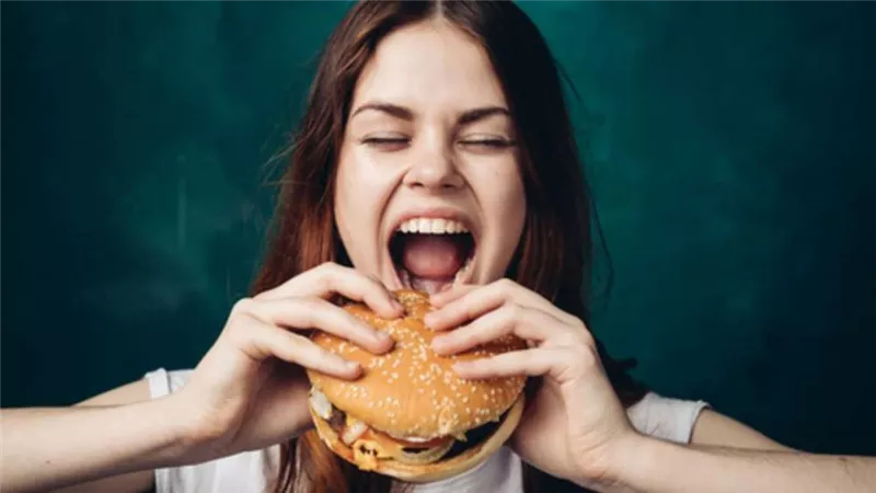 5 مشاكل صحية تؤدي للشعور بالجوع طوال الوقت