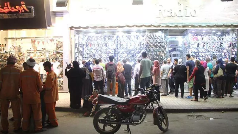 بالصور.. المصريون يملأون الشوارع احتفالاً بعيد الفطر