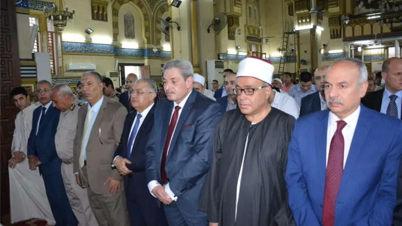 السكرتير العام يؤدي صلاة عيد الفطر نيابة عن محافظ الدقهلية