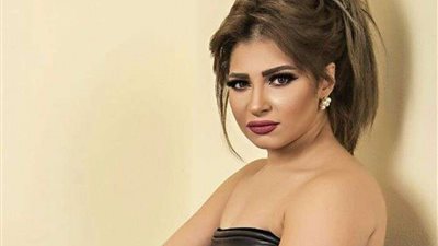منة جلال: أجسد فتاة إغراء في 
