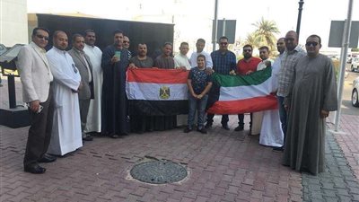 لفتة إنسانية.. أبناء الجالية المصرية بالكويت يزورون المرضى لجبر خواطرهم