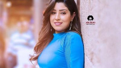 شاهد.. جلسة تصوير بالأزرق لـ