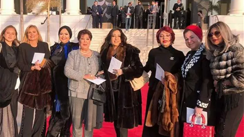 بالصور.. نجوم الفن يدعمون مبادرة 