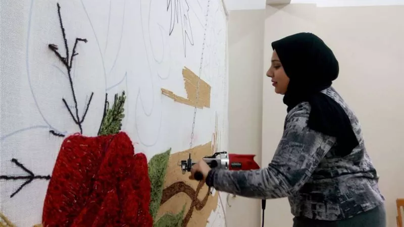 طلاب الدراسات العليا يصنعون أول سجاد 